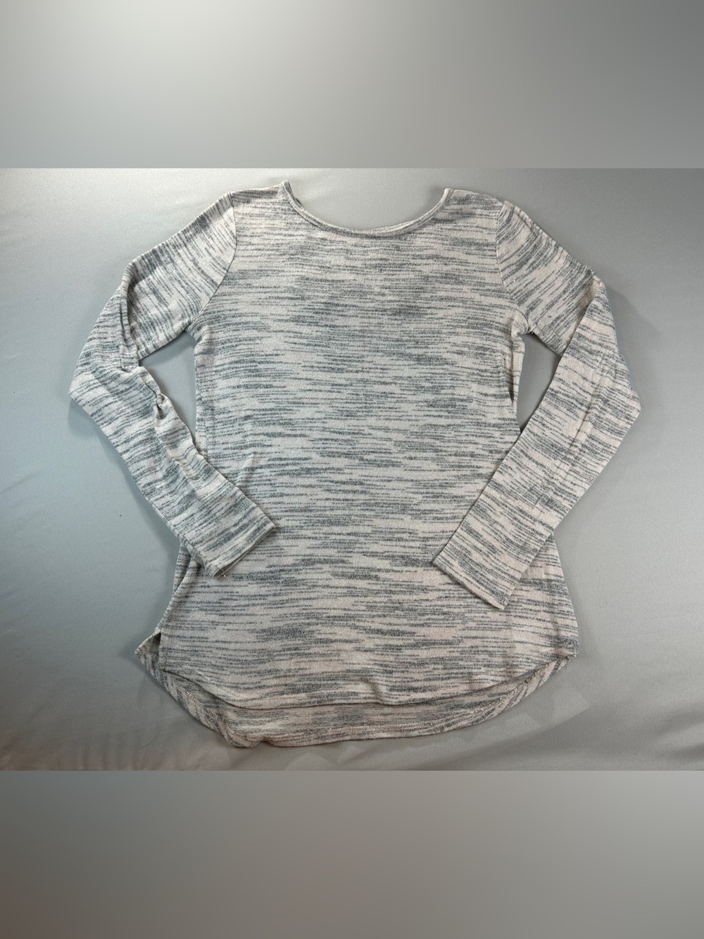 Maurices Heathered Sweater Medium Scoop Neck Long Sleeve Top Gray Pink White